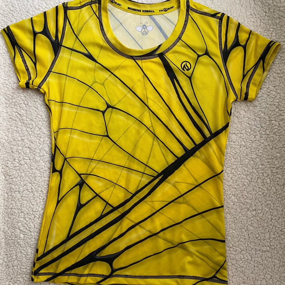 INKnBURN Bee Activewear T-Shirt shirt size XS